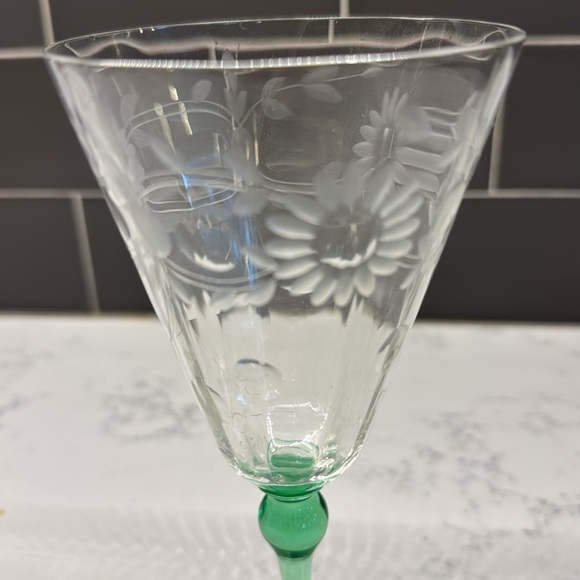 Fine Antique Green Vaseline Uranium Glass Etched sunflower - Picture 2 of 7